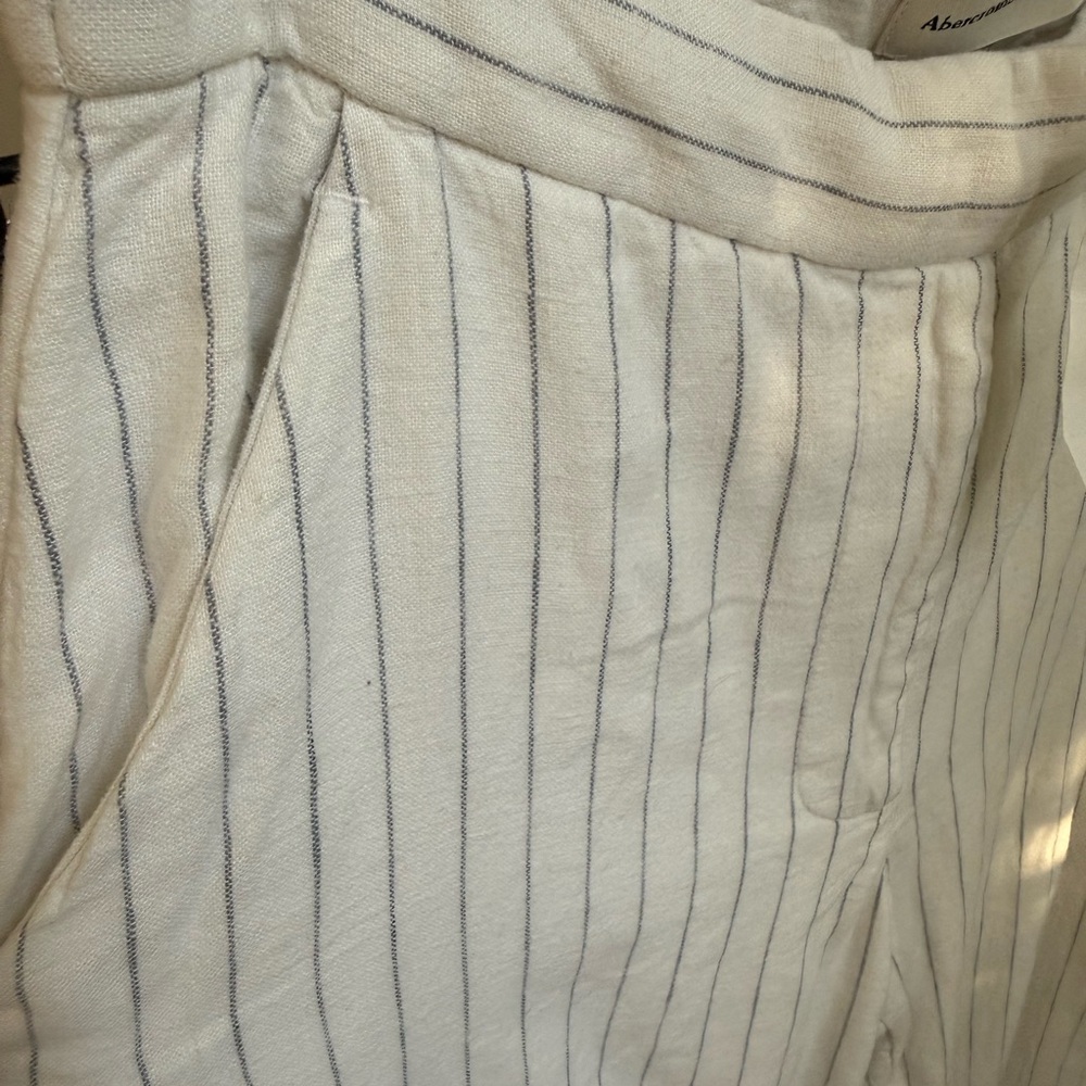 NWT A&F Women's White Pinstripe Linen Blend Trousers - Picture 5 of 6